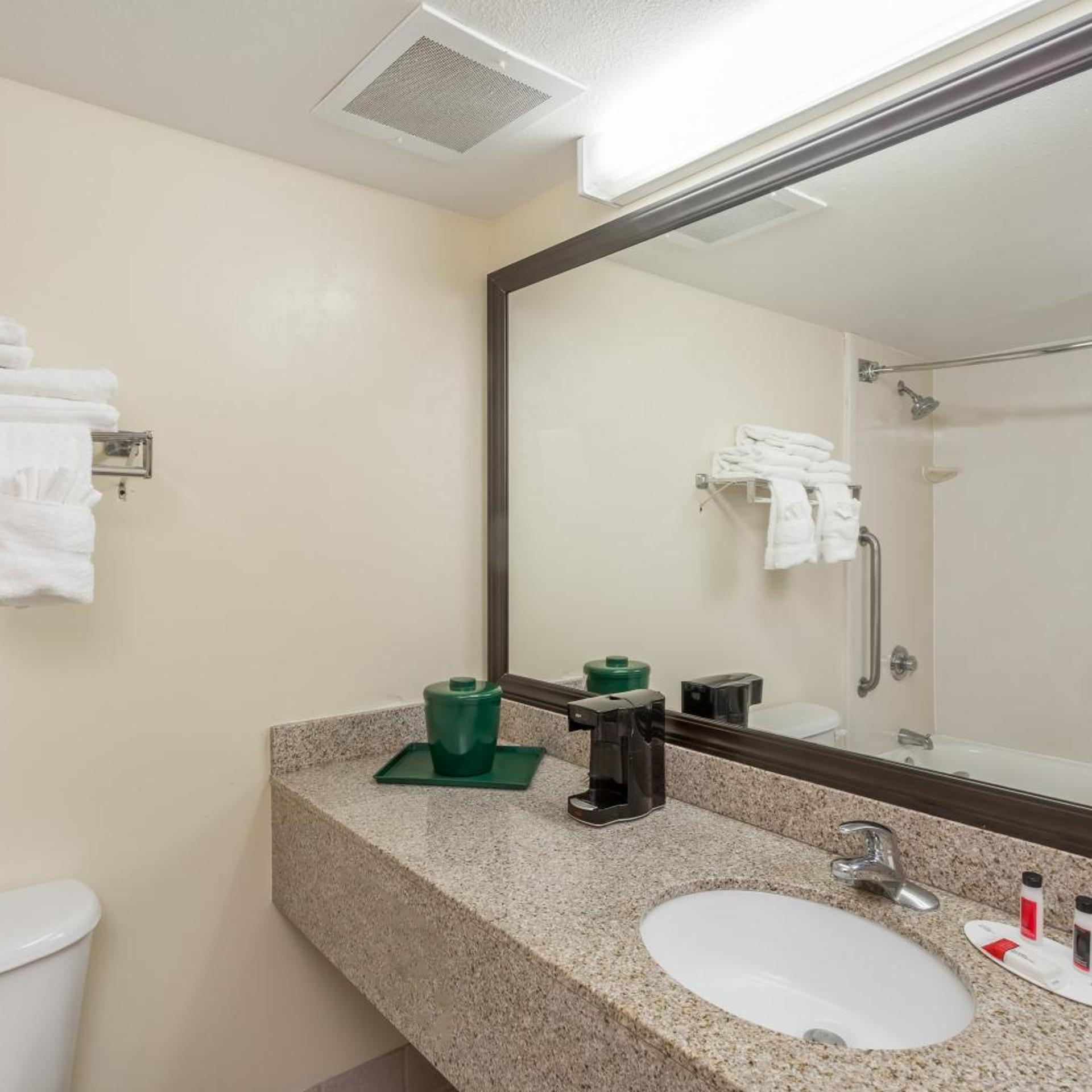غرفة ديلوكس بسريرين كوين، Baymont by Wyndham Fort Myers Airport 4/5