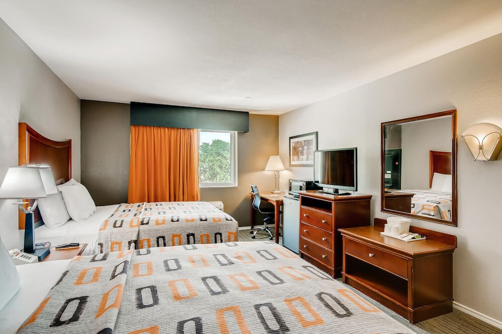 STANDARD, 2 QUEEN BEDS