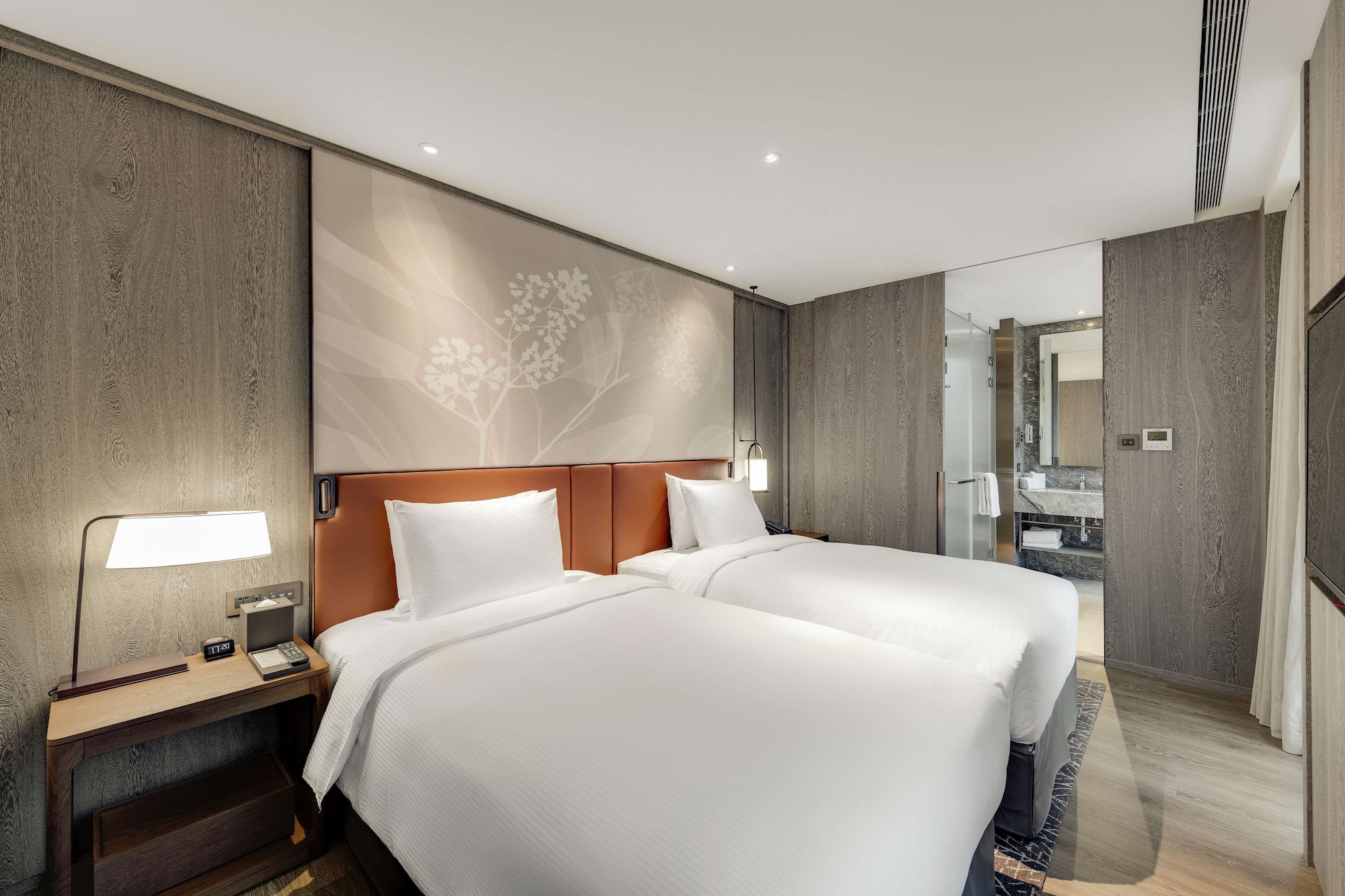 SUITE, TWIN BEDS, CORNER