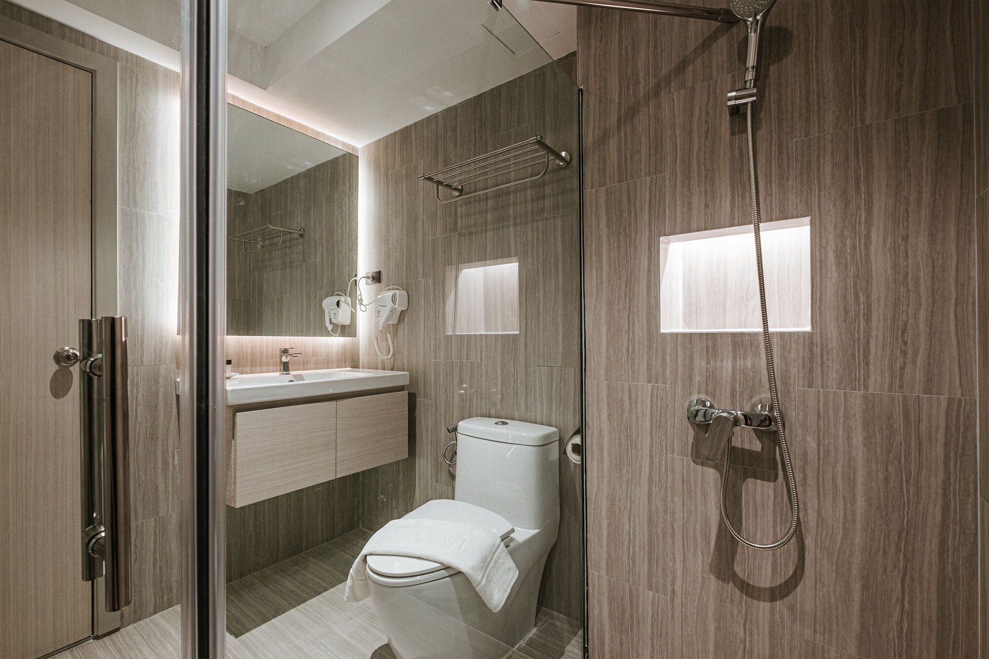 غرفة ديلوكس بسرير كينج، The Rich Hotel Korat 6/6