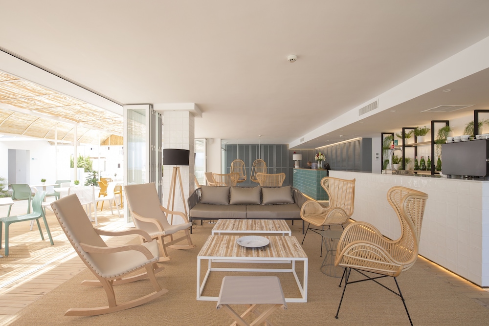 Cabot Hobby Club Apartments 32/63