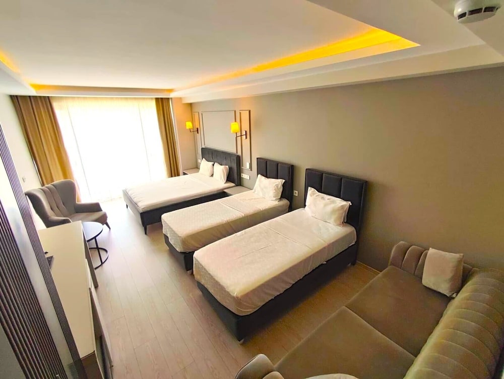 Petra Hotel Tuzla 4/21