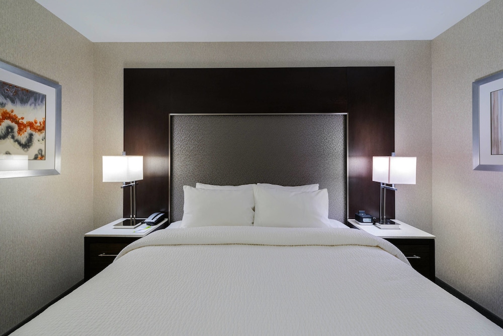 Fairfield Inn Suites Boston Cambridge 11/38
