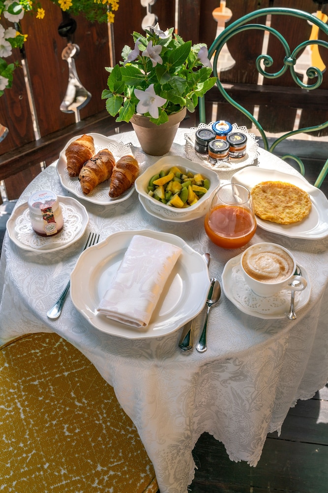 Ambra Cortina Luxury Fashion Boutique Hotel 46/55