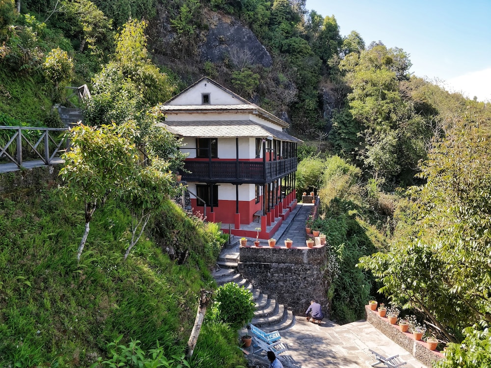 Everest Manla Resort 3/50