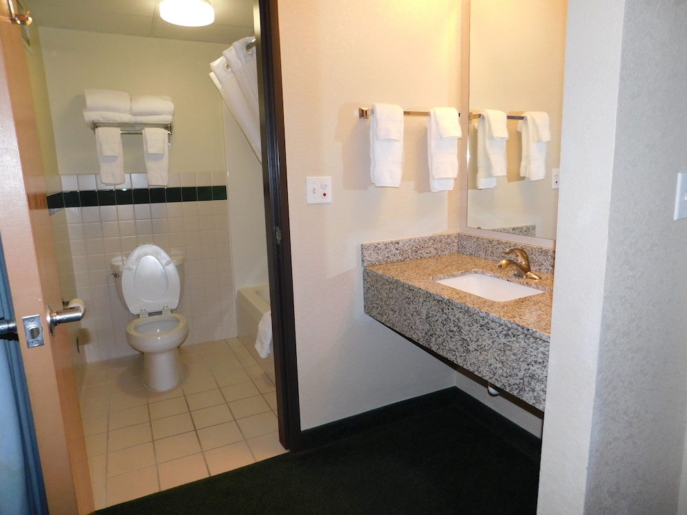 Americinn By Wyndham Oscoda Near Ausable River 22/40