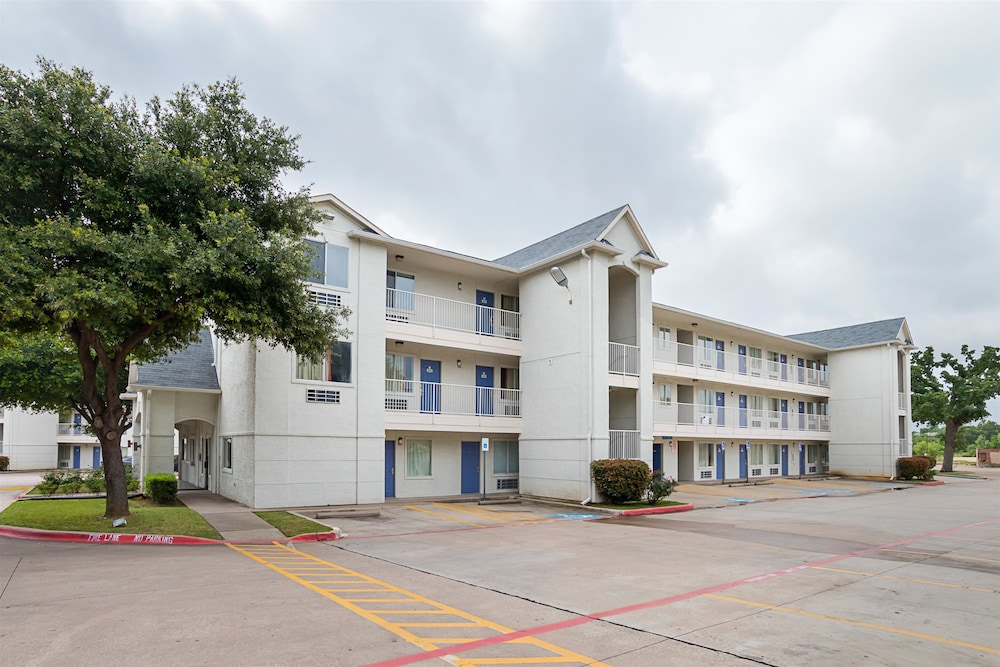 Motel6 Grand Prairie, TX - Near Six Flags Drive 33/44