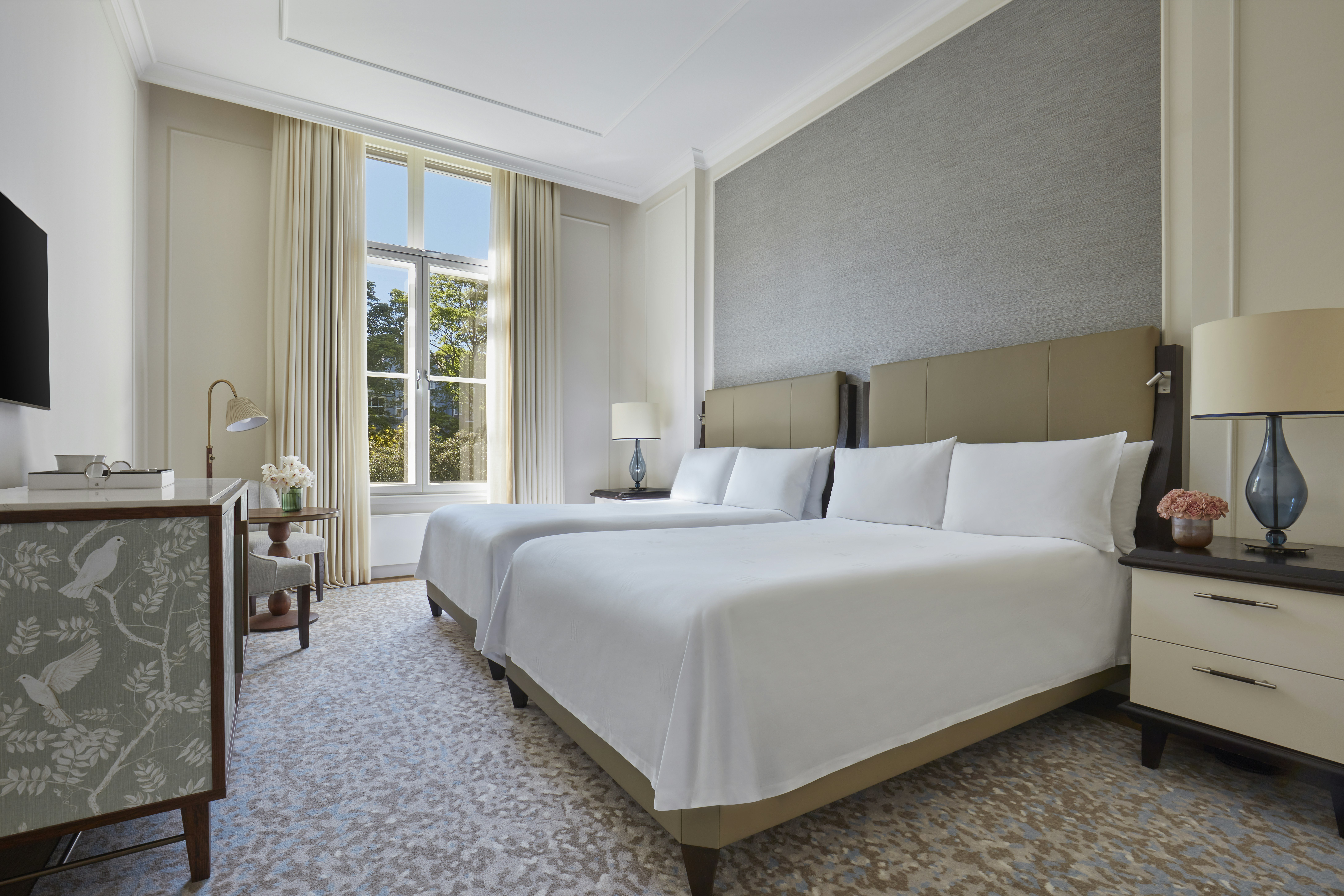 PREMIER, TWIN BEDS