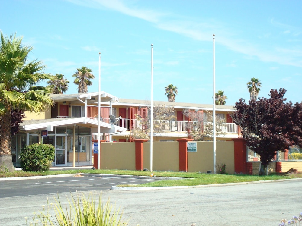 Heritage Inn 2/57