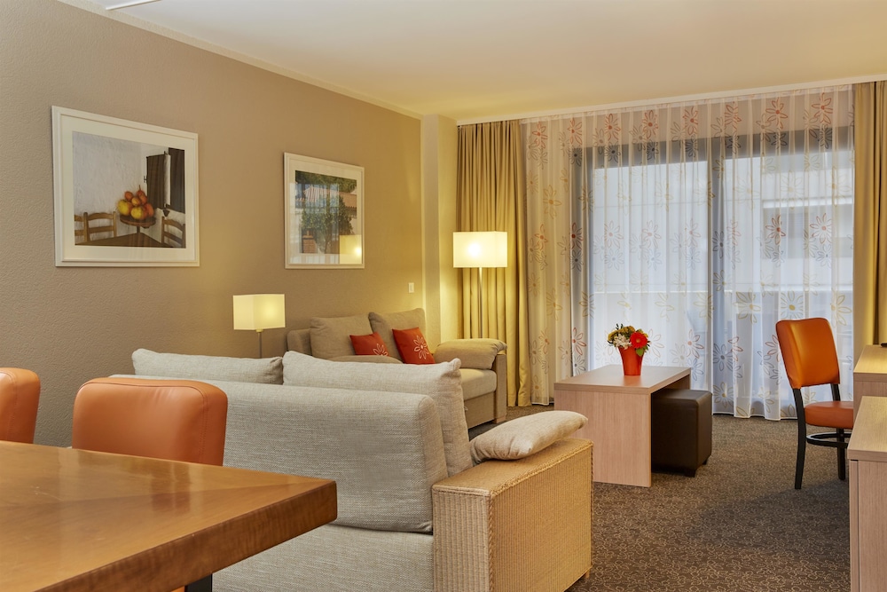 H4 Hotel Arcadia Locarno 68/79