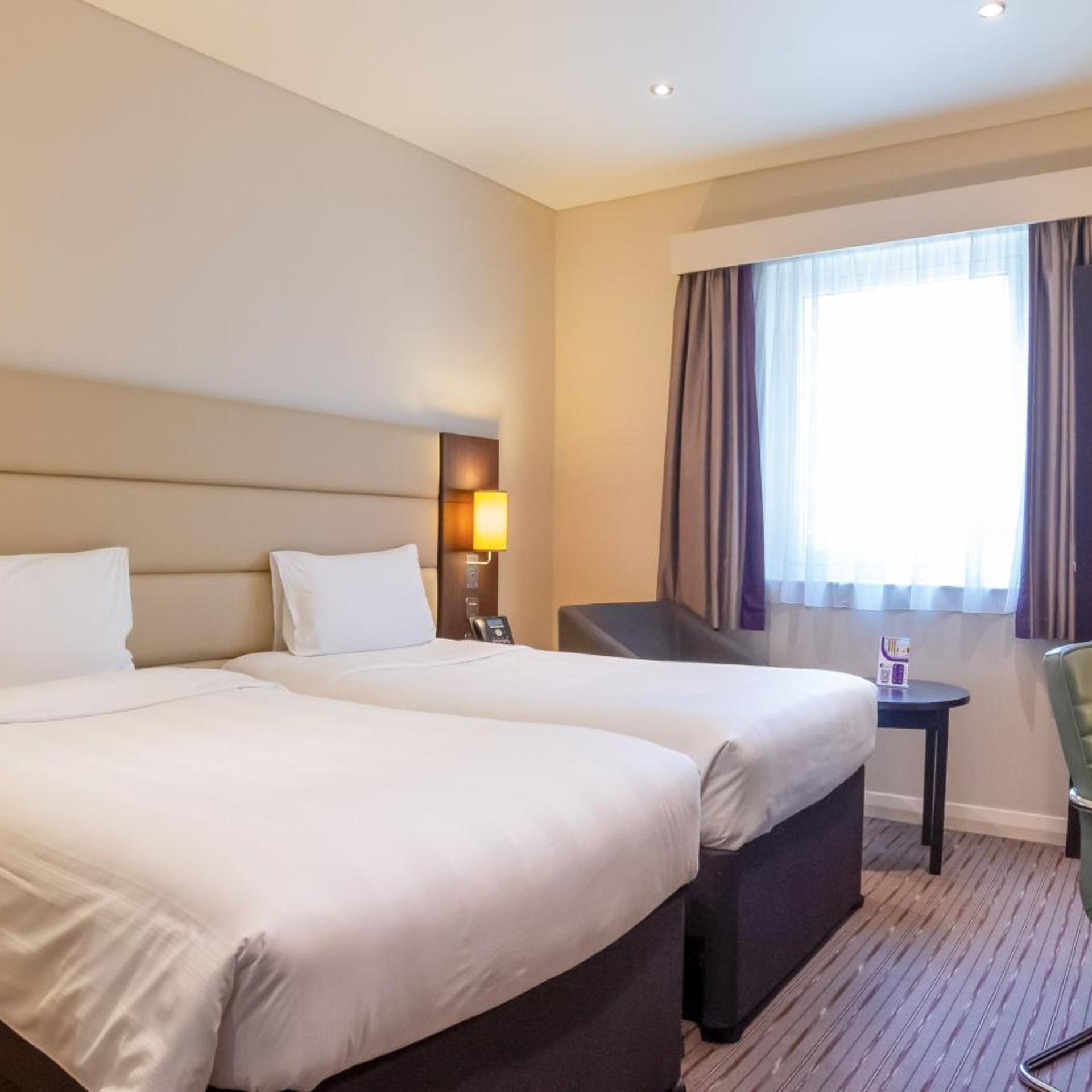 غرفة متصلة عائلية، Premier Inn Dubai Al Jaddaf 2/6
