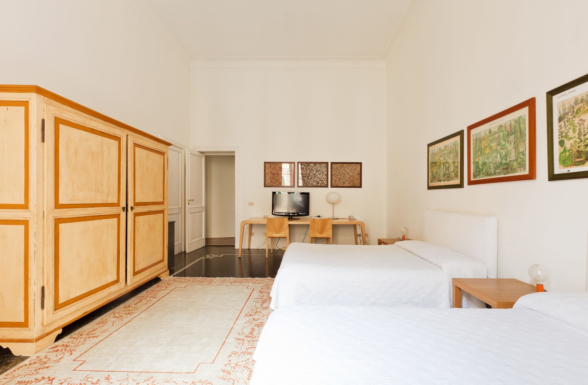 ROOM, QUADRUPLE