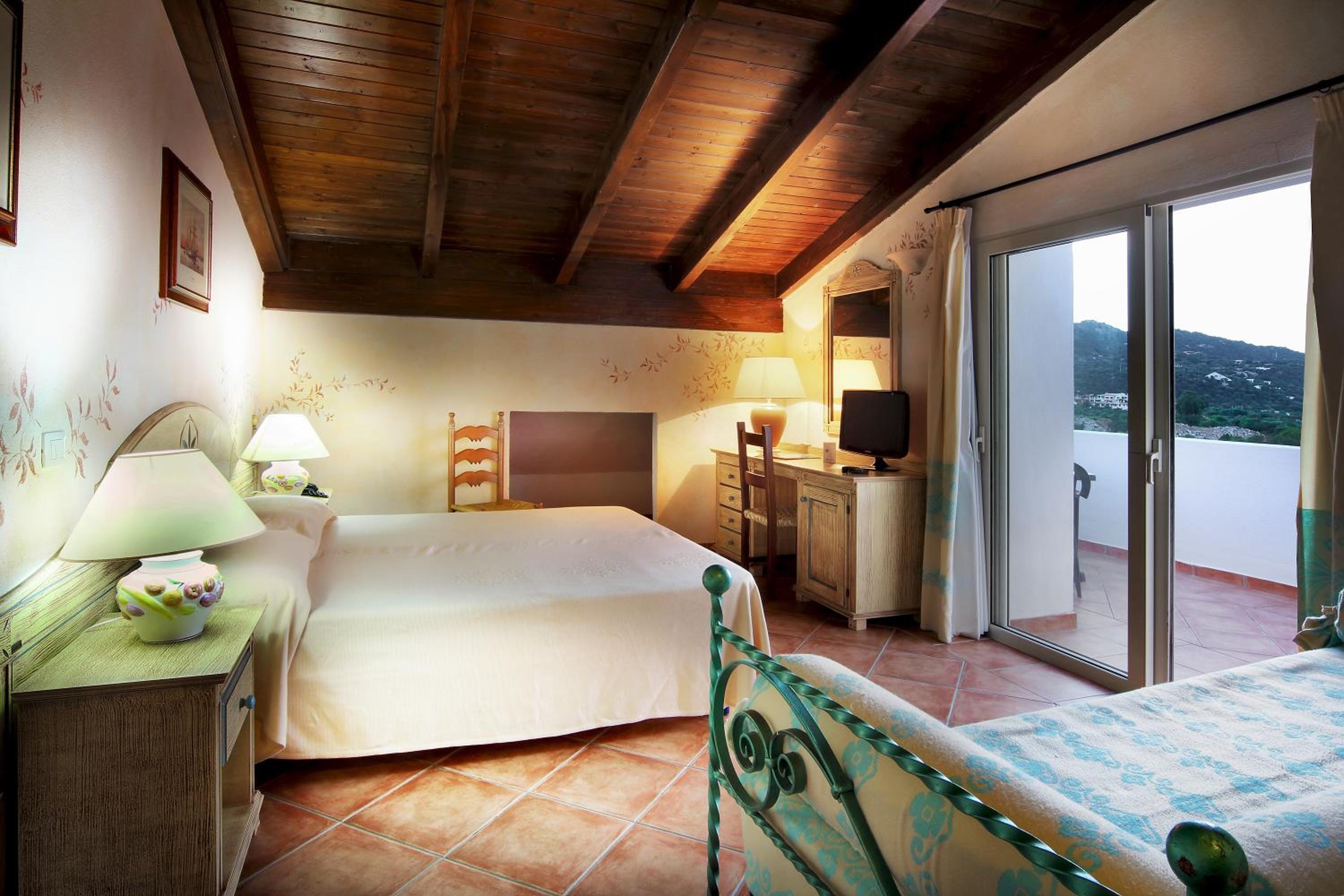 COLONNA BEACH RESIDENCE 8/24