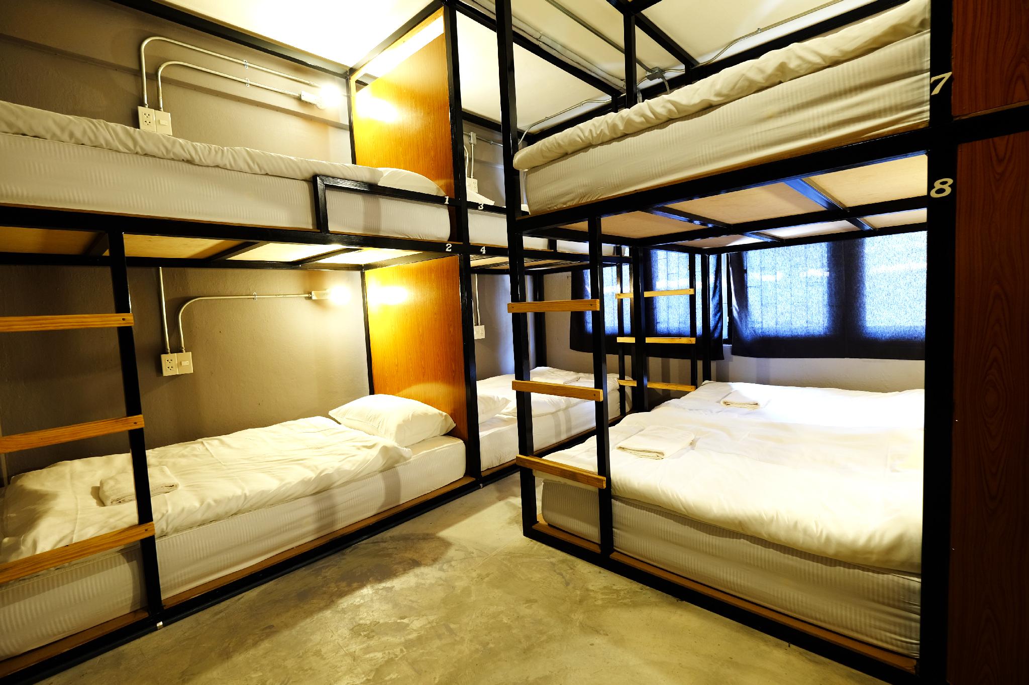 Mixed Dorm, 8 Beds, 4 Bunk Beds