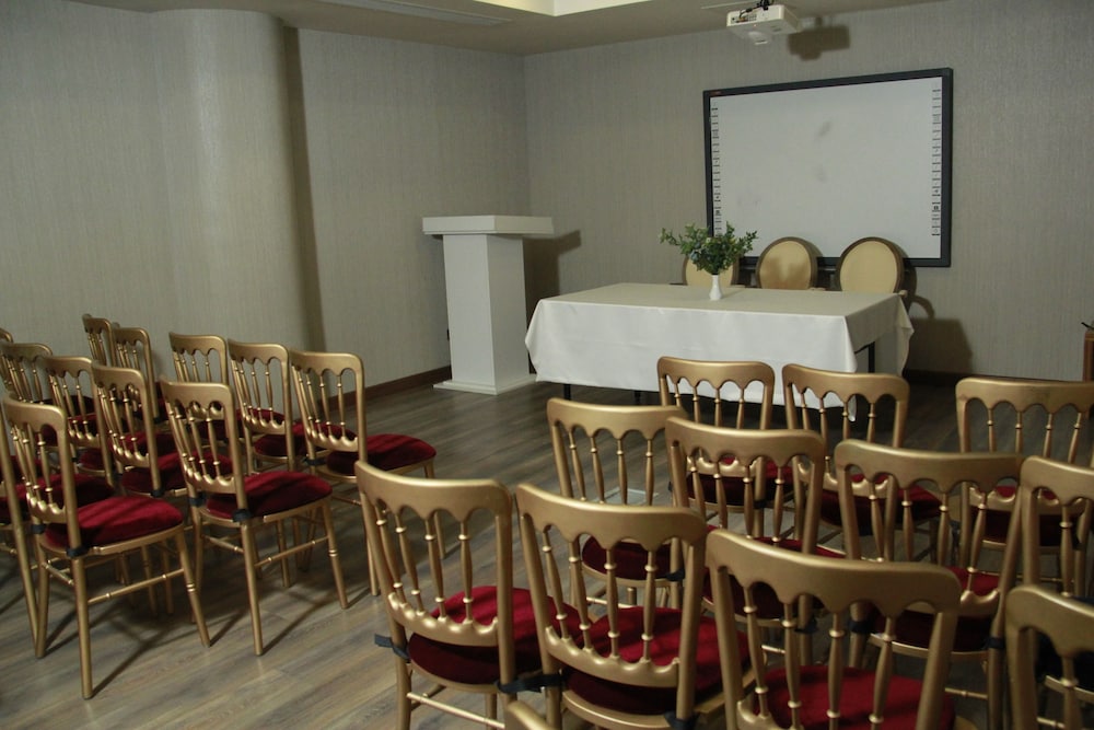 Sky Hotel Baku 27/29