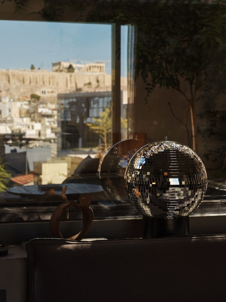 Monastik Living In Athina 45/50