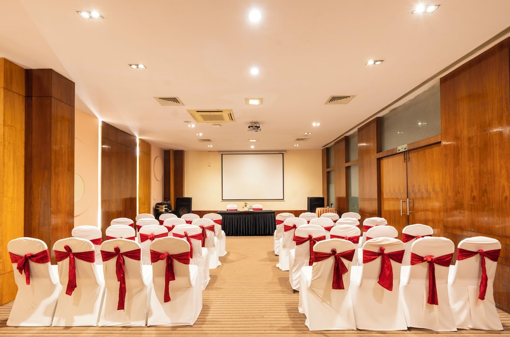 Mgm Mark Whitefield Hotel 36/48