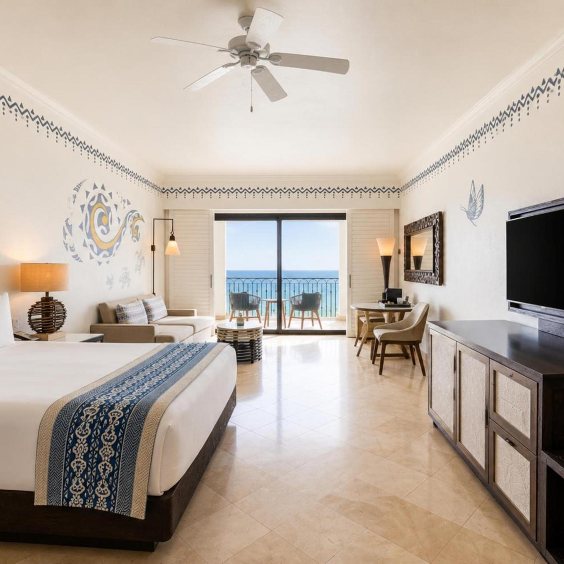 Family, 1 King and 2 Queen Beds, Ocean View