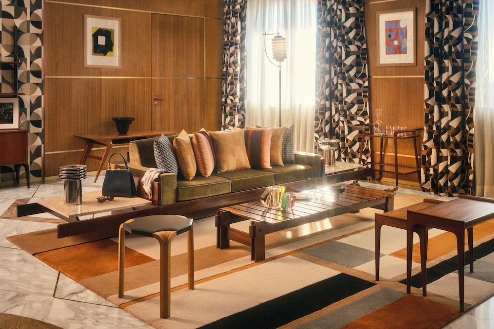 2 BEDROOMS, VINTAGE, SUITE