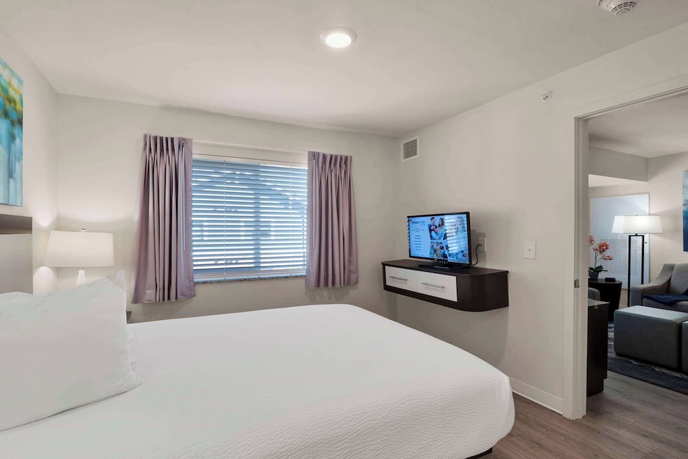 2 BEDROOMS, SUITE
