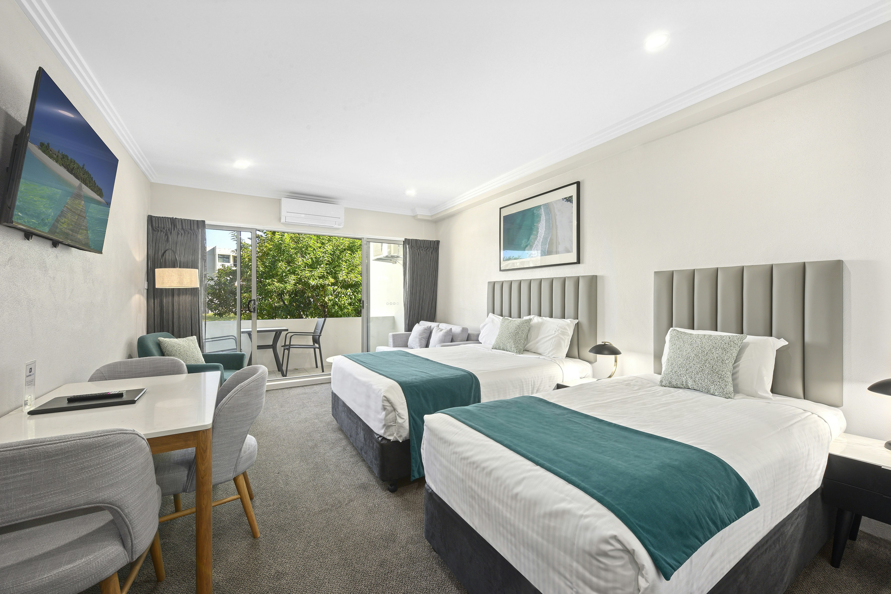 Palm Court Motor Inn 12/40