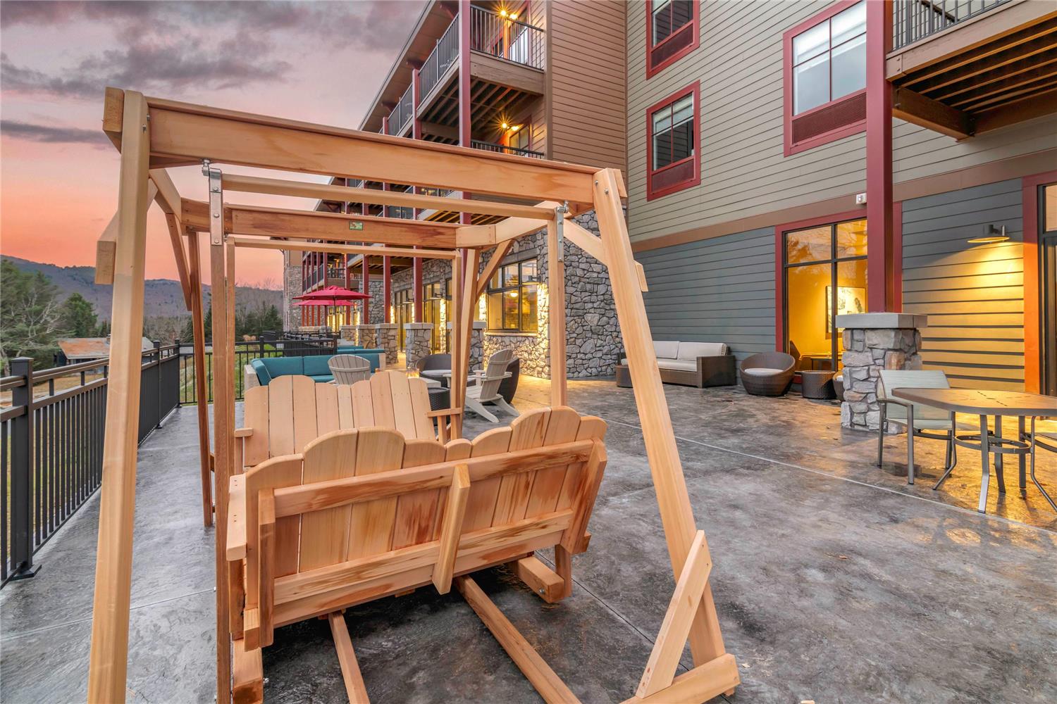 Cambria Hotel Lake Placid - Lakeside Resort 19/26