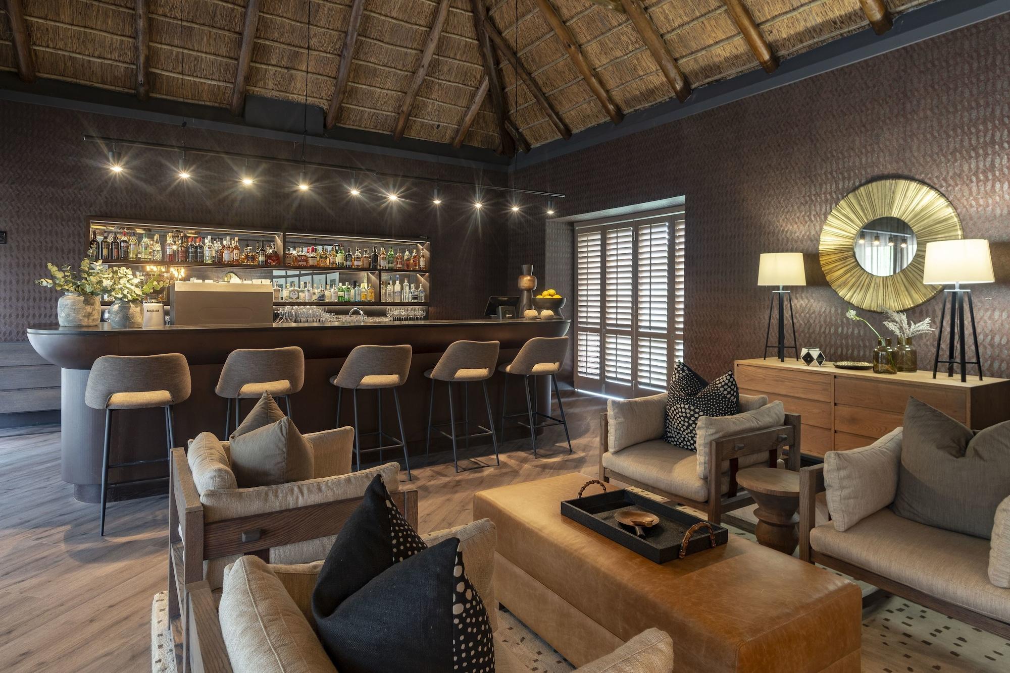 Shamwari Game Reserve - Eagles Crag 24/55