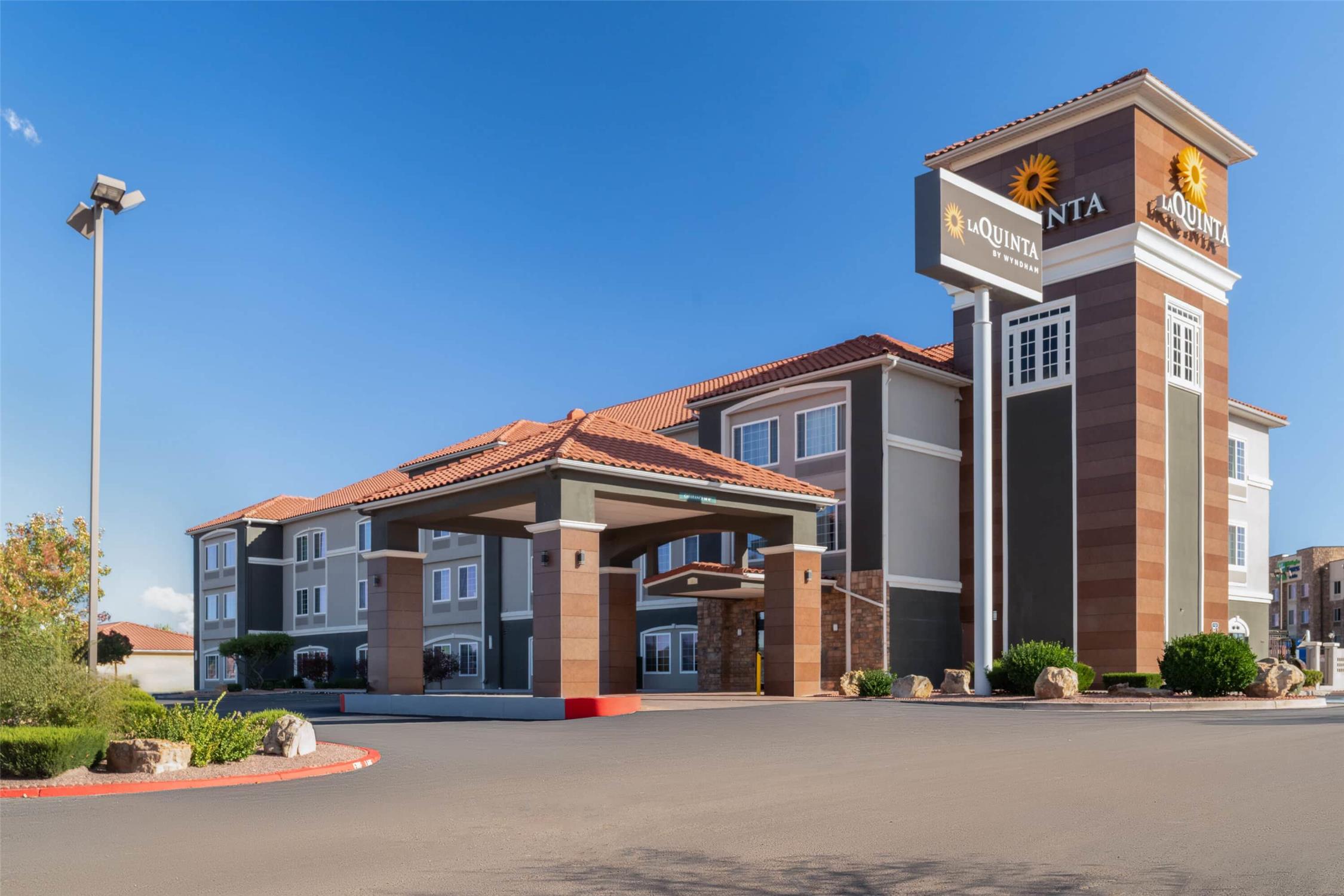 La Quinta Inn & Suites by Wyndham Gallup 36/41