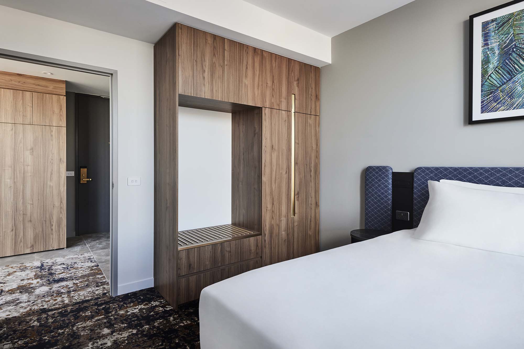2 Bedrooms, Queen Bed