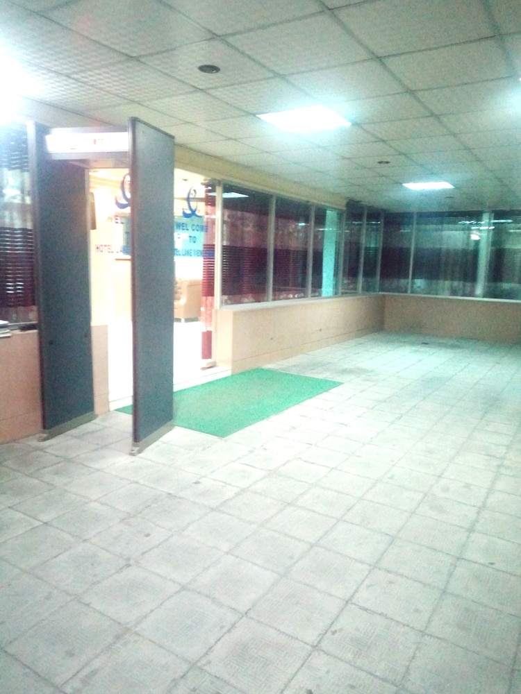 HOTEL LAKE VIEW PLAZA 30/50