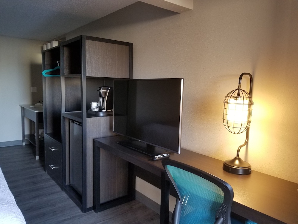 The Hotel Y, a Dazzler Select by Wyndham 13/21