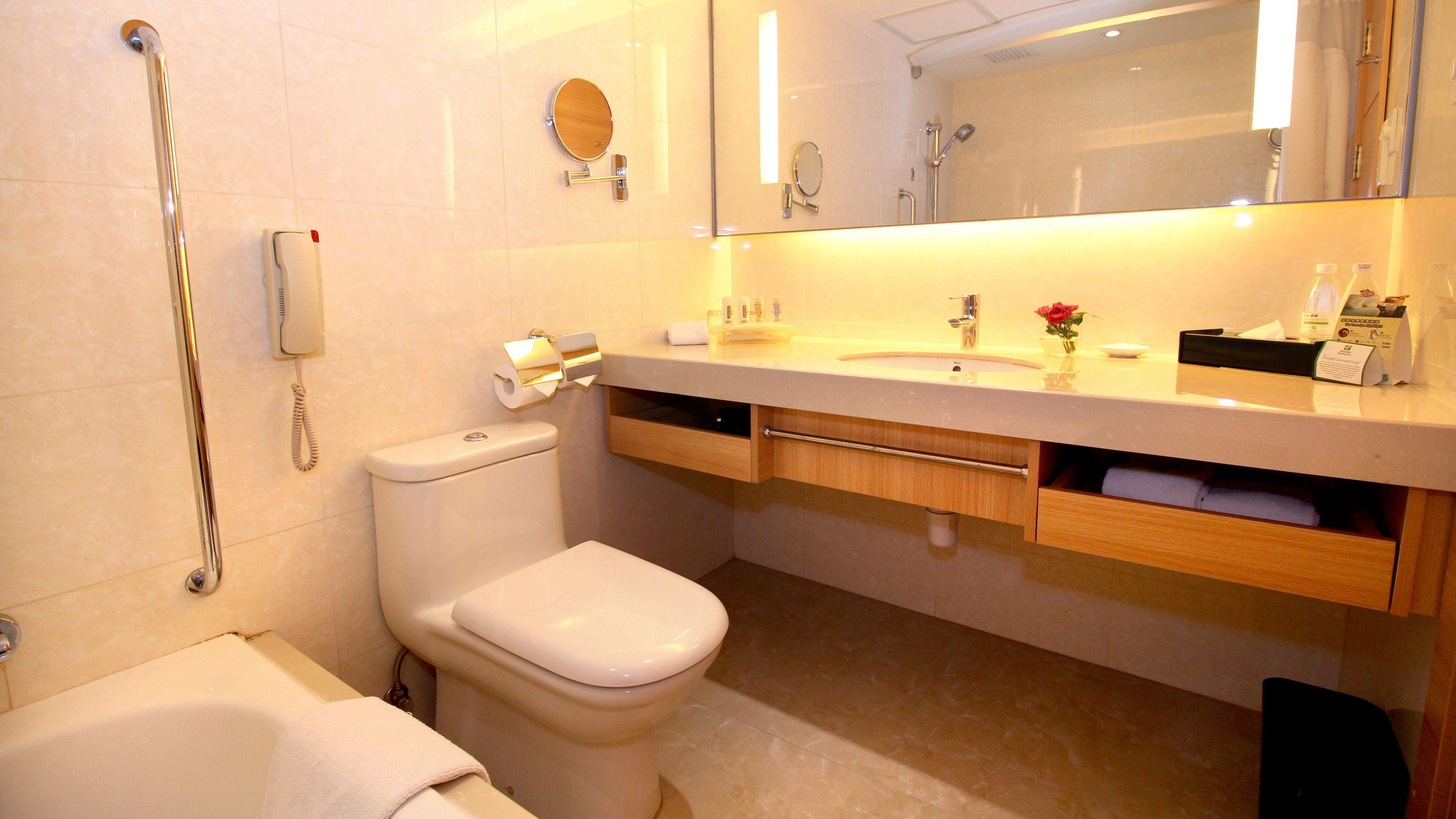 HOLIDAY INN MACAU 67/79