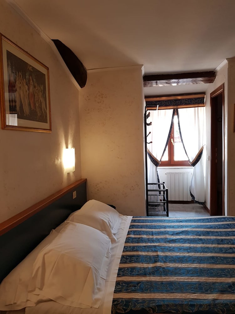 Hotel Julia 22/66