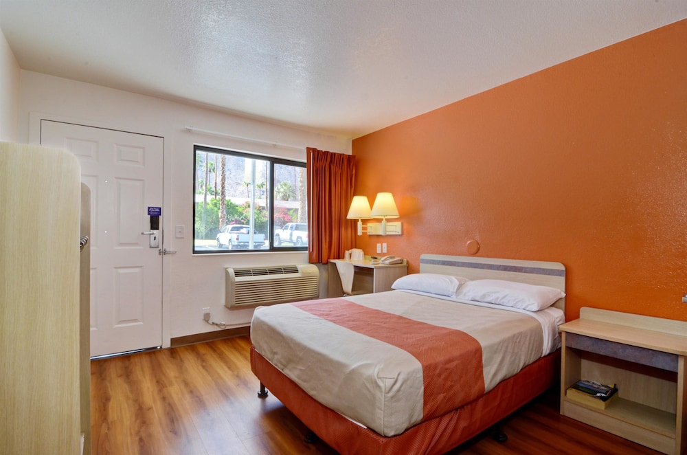 Motel6 Palm Springs, CA - East - Palm Canyon 20/50