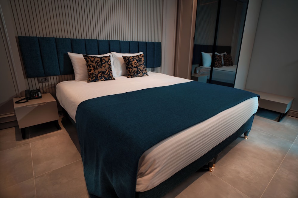 Sam Hotel 15/48
