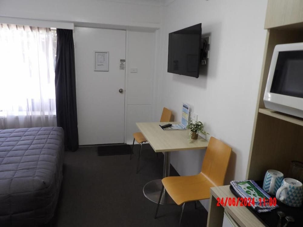 MOTEL 617 43/66