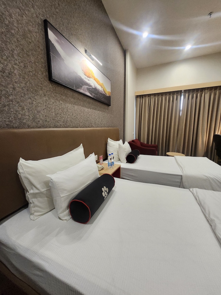 Mastiff Hotel, Ankleshwar 21/60