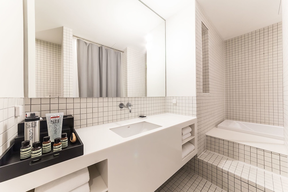 Hotel 498 37/42