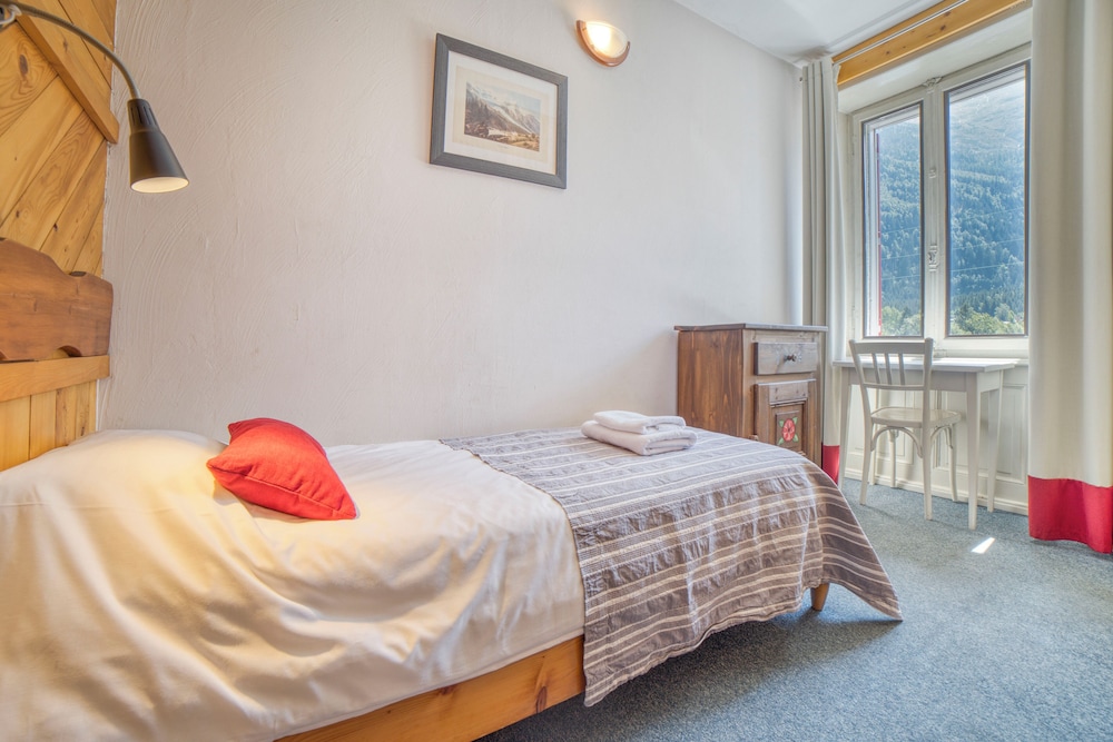 STANDARD, SINGLE, SINGLE BED, MOUNTAIN VIEW