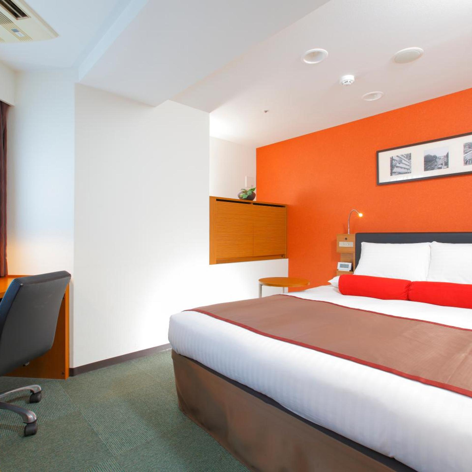 STANDARD, QUEEN BED