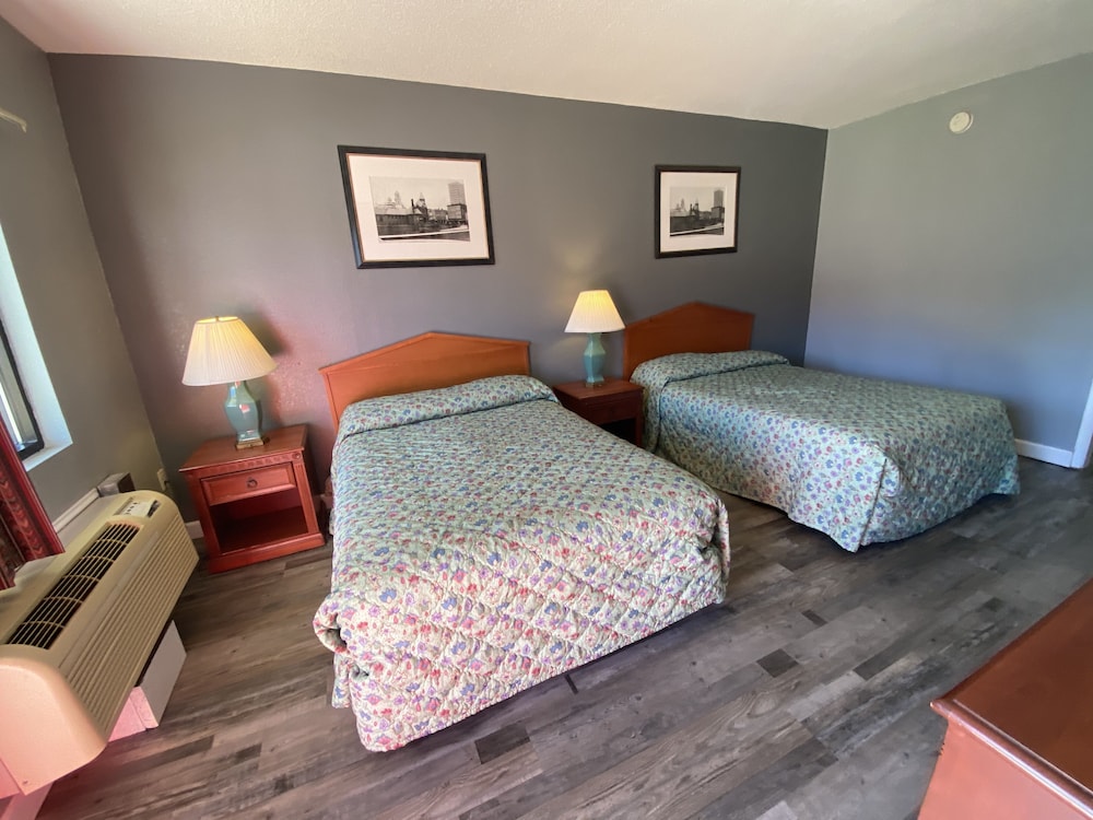 Travelers Place Inn & Suites 53/73