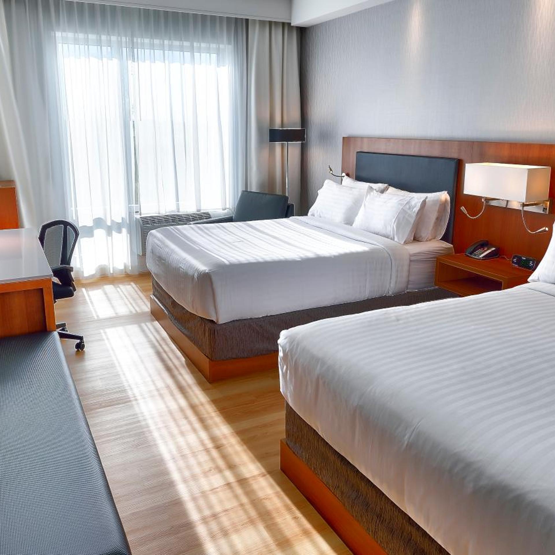 Standard, King Bed, 2 Queen Beds