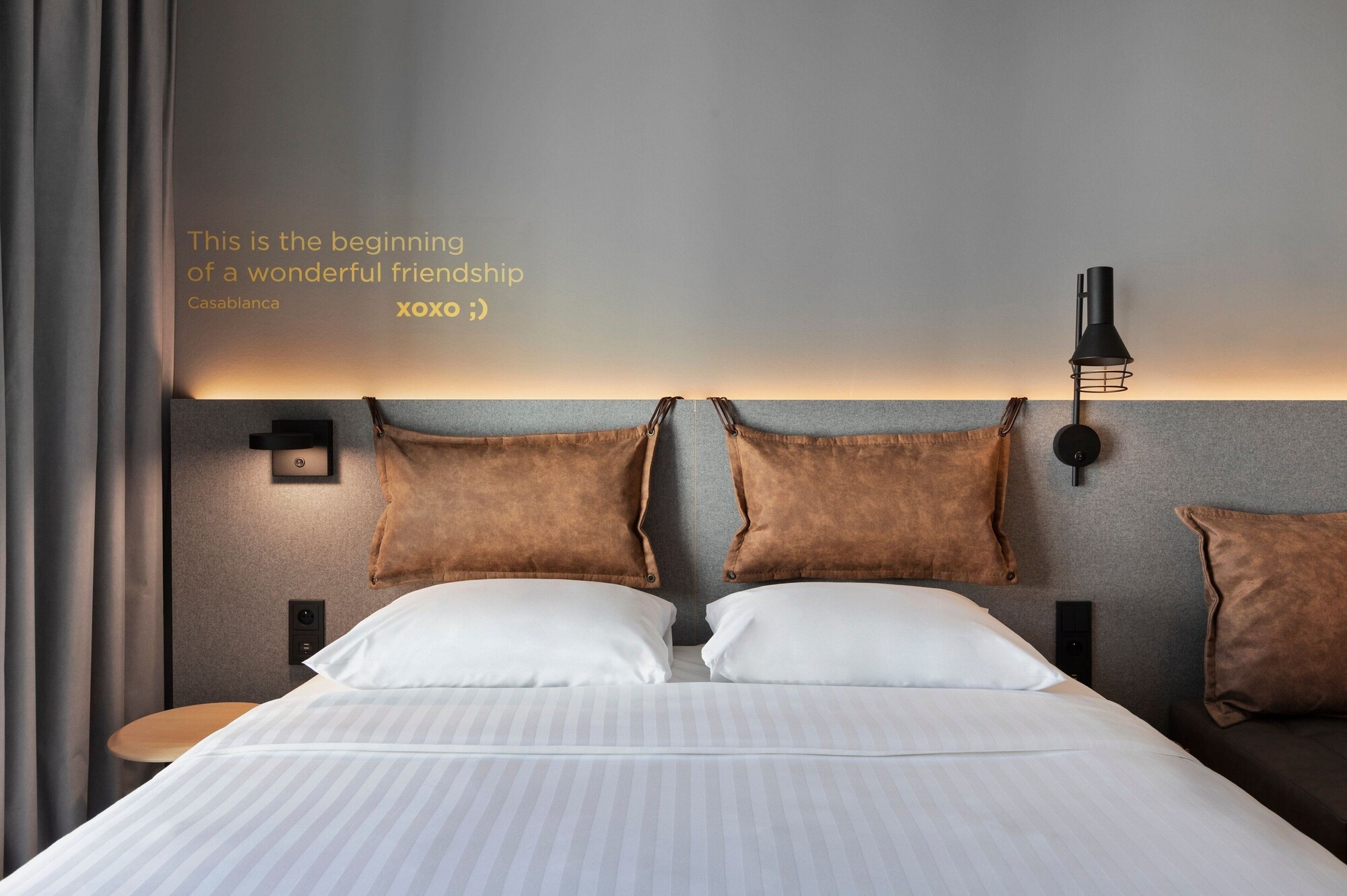 Room, Queen Bed, City View, Moxy Szczecin City 2/3