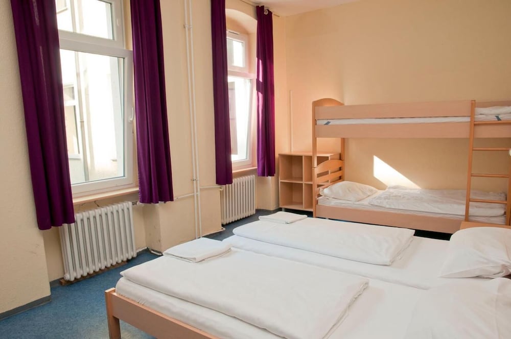 Happy Hotel Berlin 10/50