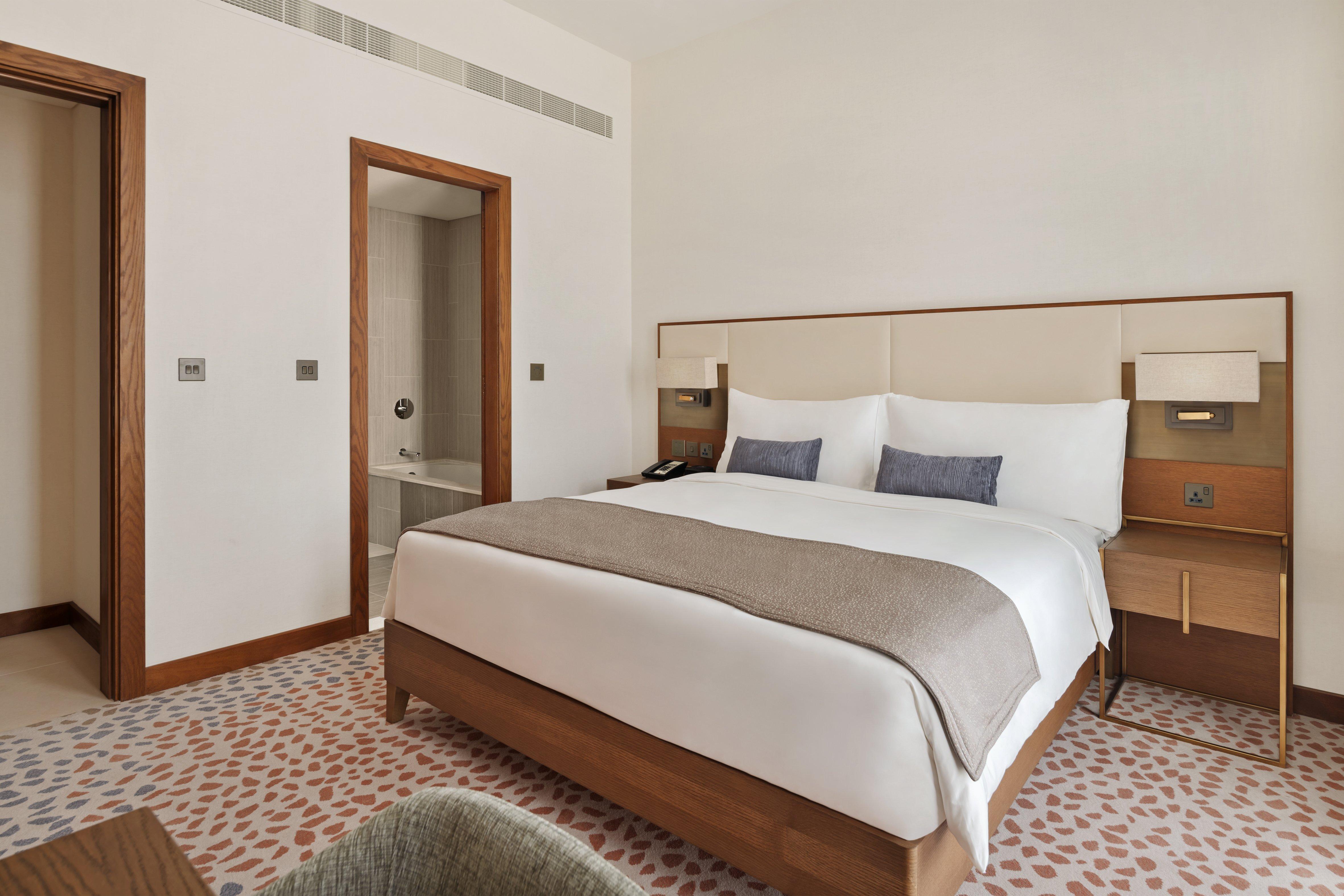 Studio, King Bed, Pool View