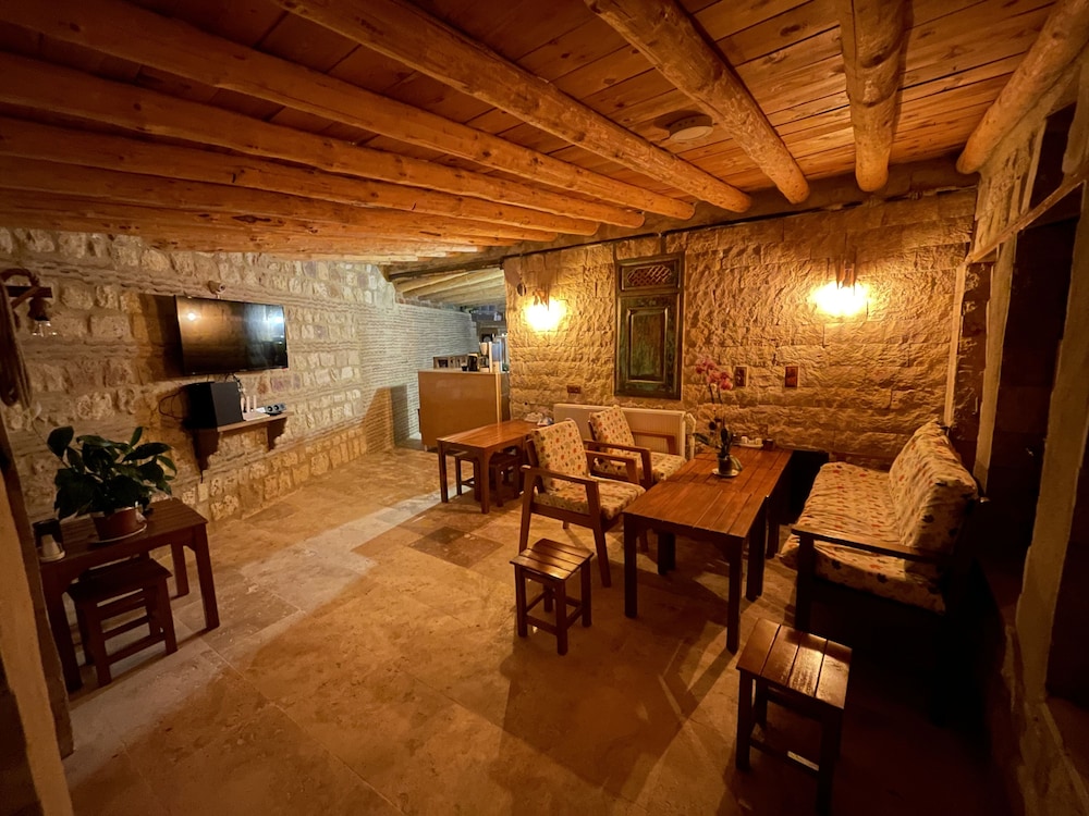 The Cave House 33/38