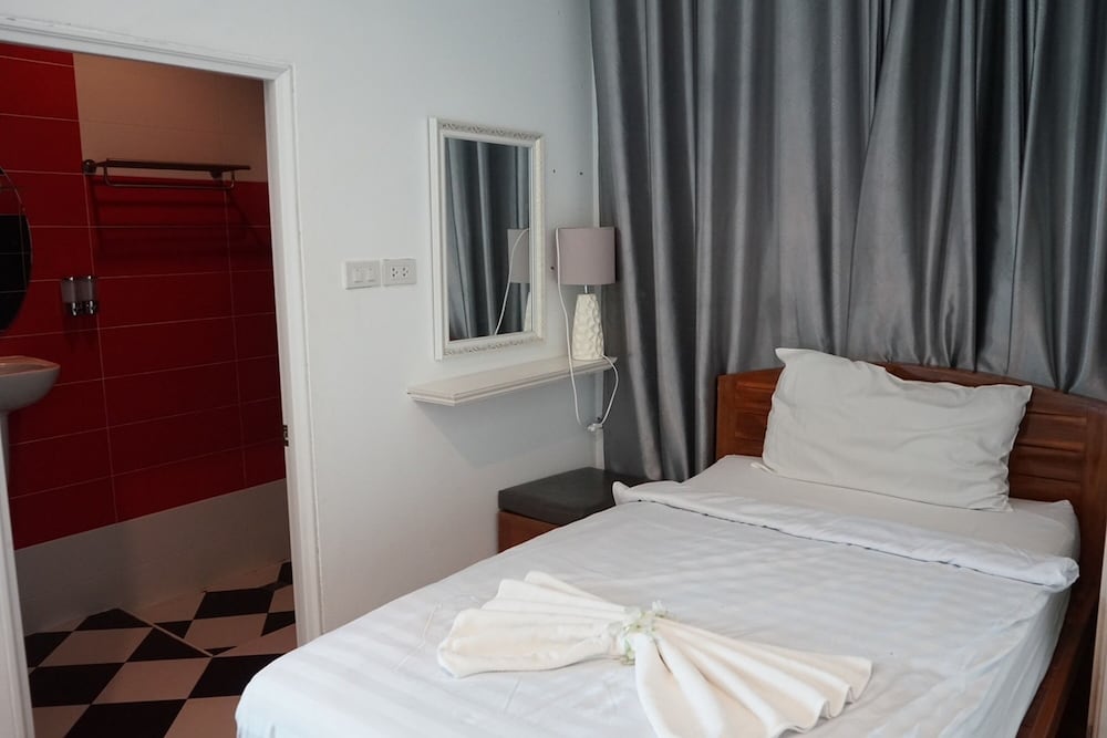 Chaiyai Riverfront Hotel 14/50