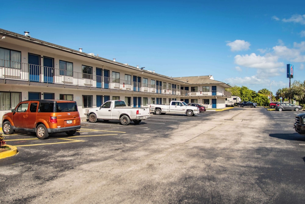 Motel6 Ft. Pierce, FL 44/60