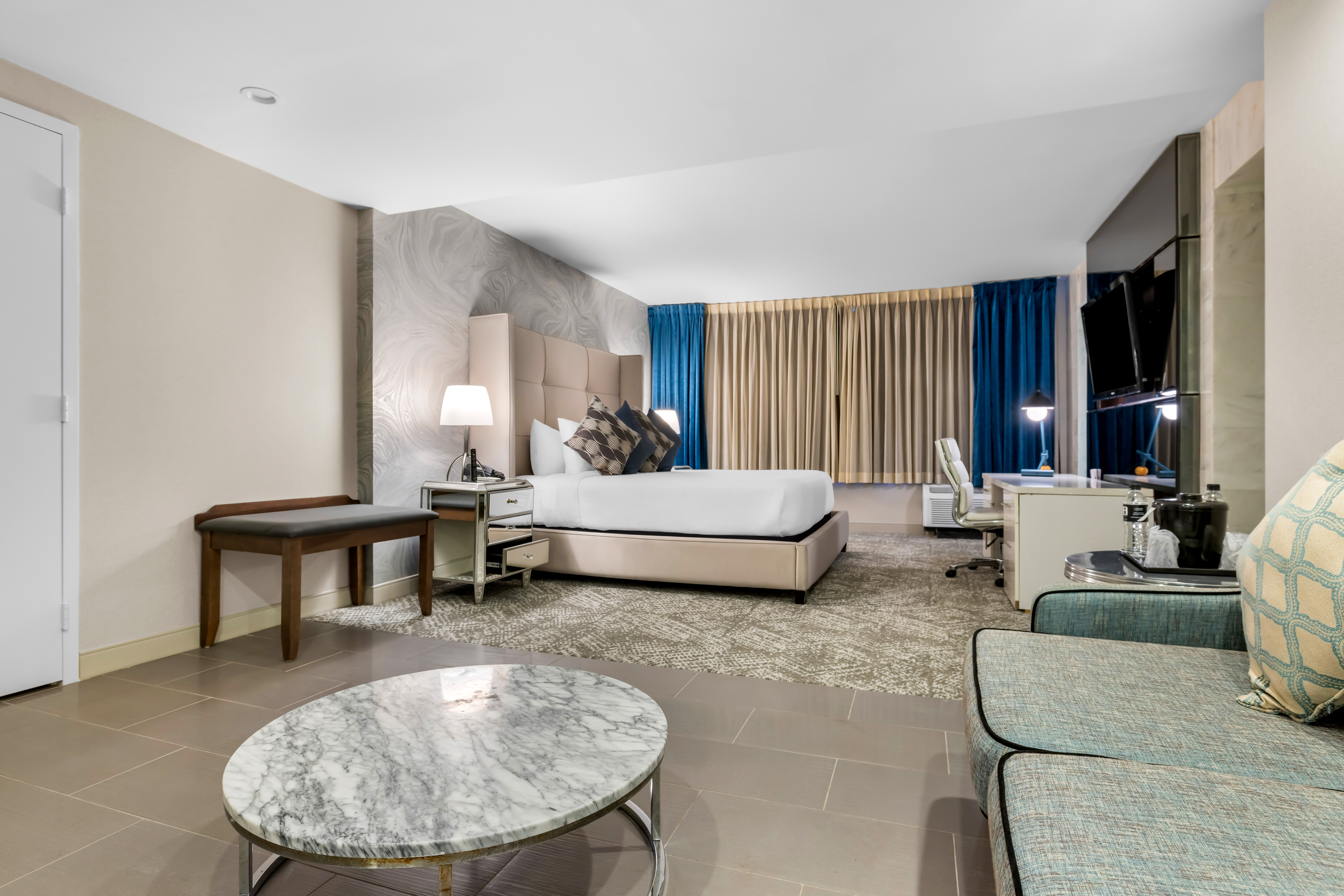 The Hills Hotel 24/78