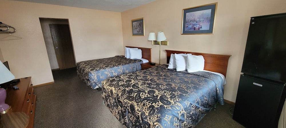 STANDARD, 2 QUEEN BEDS